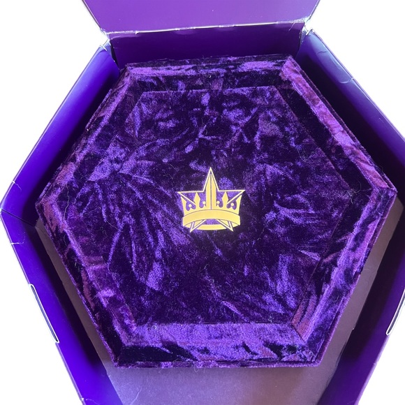 Blood Lust JEFFREE STAR Eyeshadow Palette - Picture 6 of 9